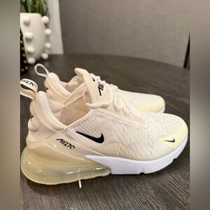 NIKE Air Max 270 Sneaker